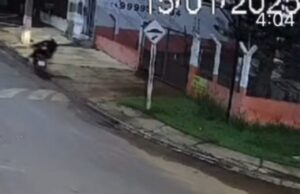 Motociclista morre apَs ‘rampar’ quebra-mola e bater cabeça em poste; veja vيdeo :: Notيcias de MT