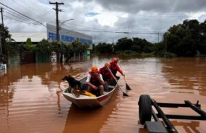 09:12 –
Corpo de Bombeiros intensifica operações de resgate devido às fortes chuvas em MT
