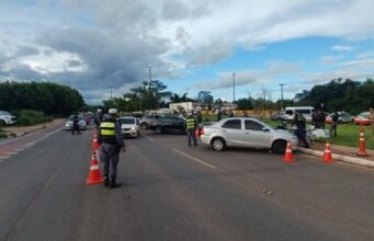 10:21 –
Operação Lei Seca em Várzea Grande termina com três presos por embriaguez e 38 veículos removidos
