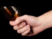 20:24 –
Jovem é golpeado com garrafa de vidro pelo colega de trabalho após discussão por som alto