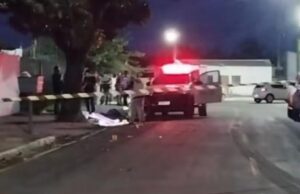 07:55 –
Adolescente de 15 anos é executado com tiros no rosto perto de escola; amigo é baleado