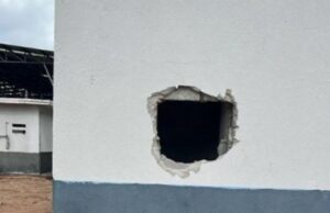 14:25 –
Detentos fazem buraco na parede para fugir de penitenciária, mas são impedidos por policiais