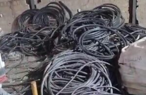 17:25 –
PM prende quadrilha por furto e recupera 30 toneladas de cabos de fios de cobre; adolescentes entre os detidos