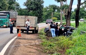19:55 –
Carro sai da pista, bate em árvore e mata idoso na BR-070; quatro ficaram feridos