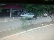 12:02 –
Vídeo mostra momento em que sobrinho mata tio a tiros em bar; veja