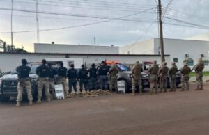 19:47 –
Quatro traficantes são presos com 36 tabletes de drogas na MT-020