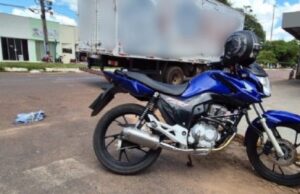 15:31 –
Motociclista morre e mulher fica ferida após colisão com caminhão baú em cruzamento