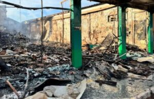 17:15 –
Proprietária de loja destruída por incêndio calcula prejuízo de R$ 5 mi: "só sobrou duas paredes"