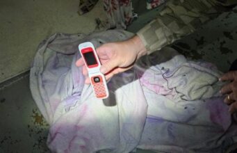 14:15 –
Polícia apreende celular em penitenciária após grupo atear fogo em lojas e causar prejuízo de R$ 5 milhões