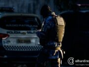 07:23 – 
							Dois criminosos morrem baleados em confronto com a Força Tática na avenida do CPA