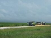 20:48 – 
							Carreta carregada com 50 toneladas de milho tomba na BR-364 em Jaciara