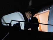 Trump chega a Washington para cerimônia de retorno à presidência