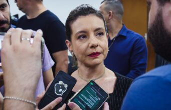 Flávia paga em único dia R$ 1,4 milhão de dívidas herdadas de Kalil