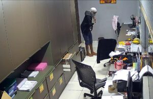 Câmeras flagram homem vasculhando e furtando empresa de MT