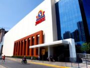 Jovem é presa após furtar loja no Shopping 3 Américas