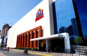 Jovem é presa após furtar loja no Shopping 3 Américas