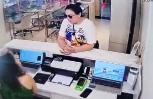 Mulher usou fotos de parentes de atendente para amedrontá-la