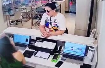 Mulher usou fotos de parentes de atendente para amedrontá-la