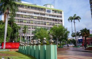 Prefeitura de Cuiabá paga salário; folha é de R$ 83 milhões