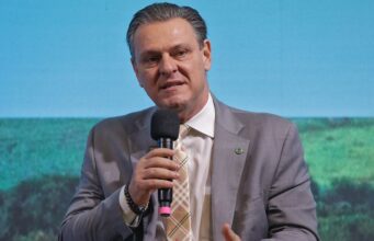Bancada do agro no Congresso discute romper com Fávaro