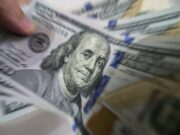 Dólar tem 7ª queda em série e fecha em R$ 5,86, à espera da 'Superquarta'