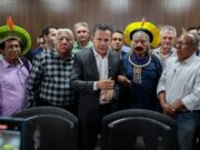 Governador vai a Brasília viabilizar licenças para asfalto pedido por Raoni