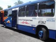 Polícia prende homem por assediar sexualmente menor em ônibus