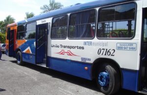 Polícia prende homem por assediar sexualmente menor em ônibus