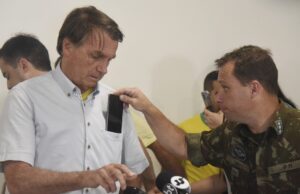Cid diz em delaأ§أ£o que repassou US$ 86 mil a Bolsonaro por venda de joias e relأ³gio de luxo: ‘Ex-presidente solicitou’