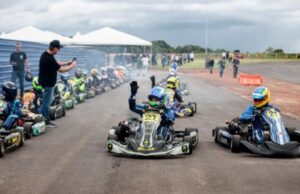 09:47 –
Mauro e pilotos fazem pré-teste da pista de kart do Parque Novo Mato Grosso