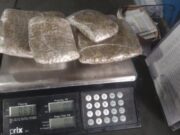 14:21 – 
							Mulher é presa ao tentar entrar em presídio com quatro pacotes de maconha