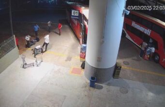 18:57 –
Quatro vigilantes são presos por espancar e matar homem na Rodoviária de Cuiabá