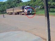 11:53 –
Idosa é atropelada por caminhão que estava parado e deu partida inesperadamente; veja vídeo