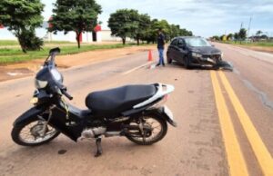 17:58 –
Motociclista sofre fratura exposta após colidir contra Gol na BR-163