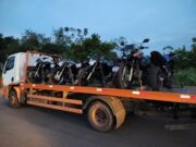14:28 –
PM remove nove motocicletas e desarticula grupo que fazia manobras perigosas em Cuiabá