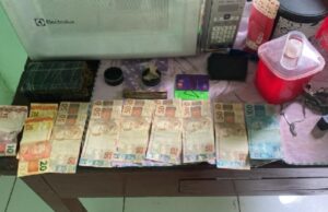 11:24 –
Criminoso envolvido com extorsão de comerciantes morre baleado em confronto com PM