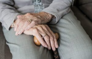 20:47 –
Ladrão invade mercado e tenta roubar e estuprar idosa de 71 anos
