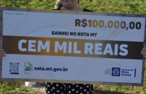 16:34 –
Dois cuiabanos faturam R$ 100 mil no sorteio do Nota MT; mais de R$ 900 mil em prêmios