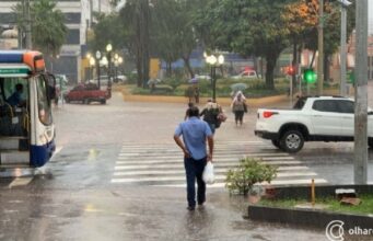 18:03 –
Inmet alerta para chuvas intensas e ventos de até 100km/h para Cuiabá e mais 126 cidades de MT: veja lista