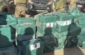 16:42 –
Cocaína avaliada em R$ 100 milhões era identificada pelo rosto do ex-jogador Pelé; veja vídeo