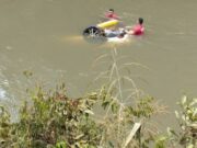 19:44 –
Motorista sobrevive após carro cair de ponte de madeira e ficar submerso: veja vídeos