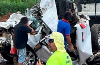 15:55 –
Ocupante de caminhonete morre em acidente com carretas na BR-163; carro ficou 'esmagado'