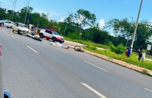 14:38 –
Ciclista morre em batida com Uno na Estrada da Guarita em Várzea Grande