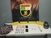 15:45 –
PM identifica trailer de lanches como ponta de venda de drogas e seis pessoas são presas