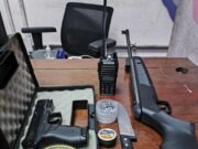 14:06 –
PM prende homem que bateu na mulher e a ameaçou de morte; simulacro de arma de fogo apreendido