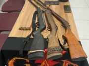 17:28 –
Homem de 29 anos é preso após ameaçar a esposa de morte; espingarda foi apreendida com outras armas