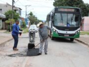 12:24 –
Boa Esperança e Pedra 90 recebem tapa-buraco da Prefeitura de Cuiabá