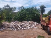 15:05 –
Motorista é flagrado pela Guarda Municipal descartando entulho com caminhão em terreno baldio; veja vídeo