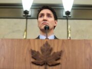 Primeiro-ministro do Canadأ، anuncia tarifas de 25% sobre produtos dos EUA em retaliaأ§أ£o | Mundo