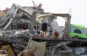 Hamas entrega corpos de bebأھ, crianأ§a, mأ£e e idoso em caixأµes pretos para Israel | Mundo